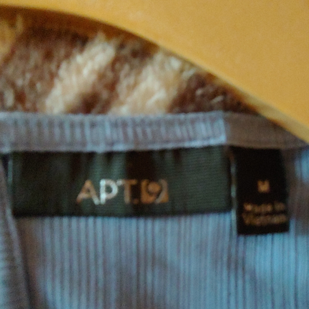 Woman's blouse - Picture 3 of 3